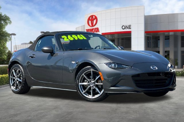 Used 2020 Gray Mazda Grand Touring image 3