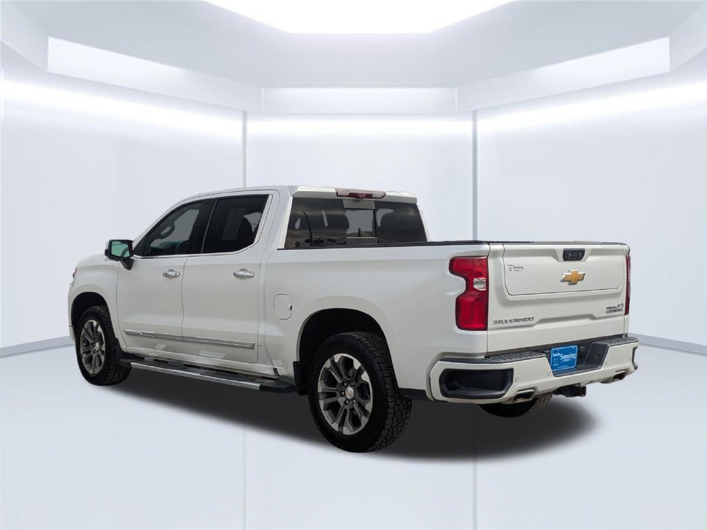 Used 2023 IRIDESCENT PEARL TRICOAT Chevrolet High Country image 4