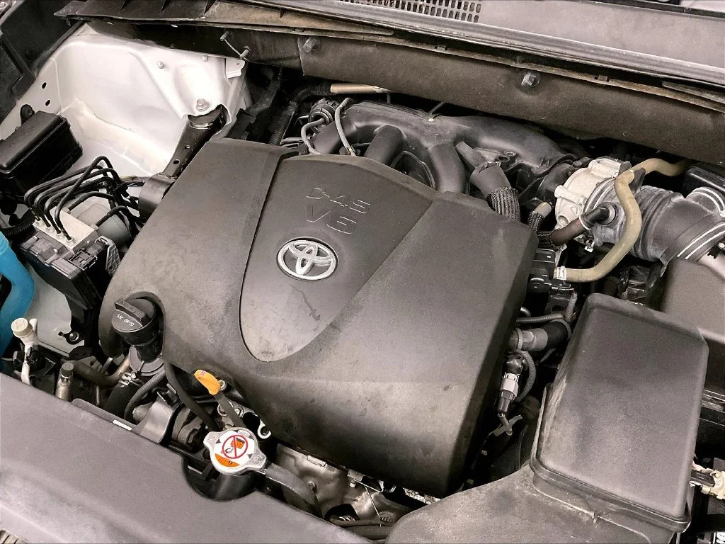 Certified Used 2018 White Toyota XLE image 39