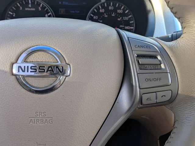 Used 2014 White Nissan 2.5 SV image 19