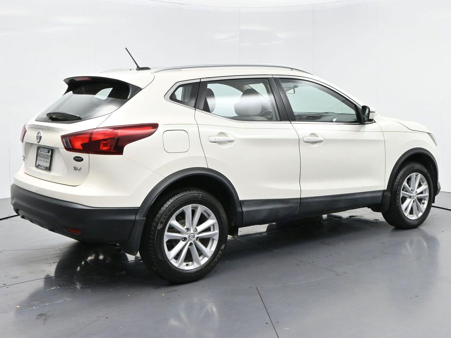 Used 2018 Pearl White Nissan SV image 7