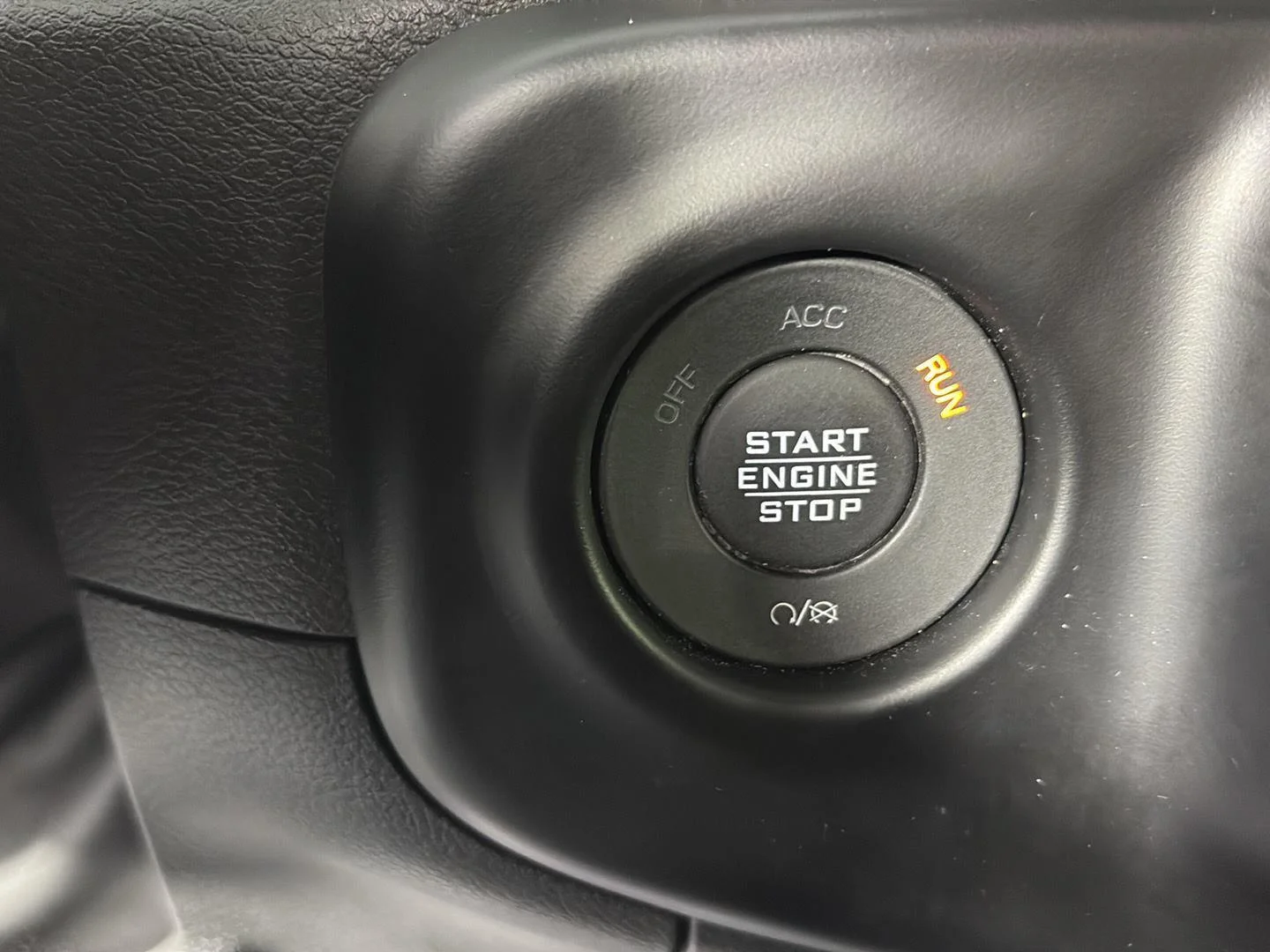 Used 2023 Sting-Gray Clearcoat Jeep Rubicon image 30