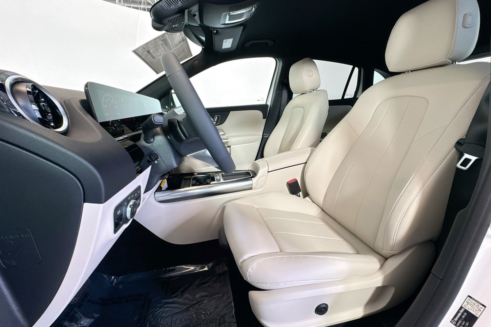 New 2026 Polar White Mercedes-Benz GLA 250 image 18