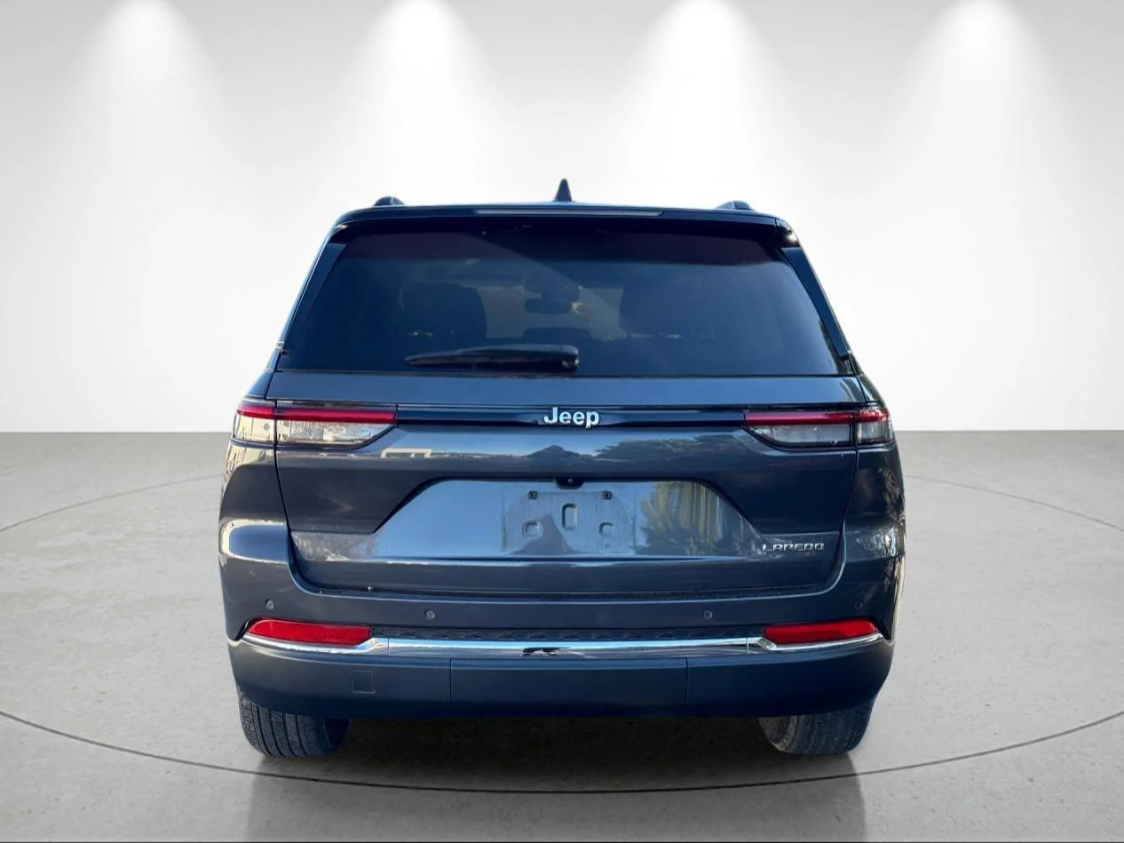 Used 2023 Baltic Gray Metallic Clearcoat Jeep Laredo image 4