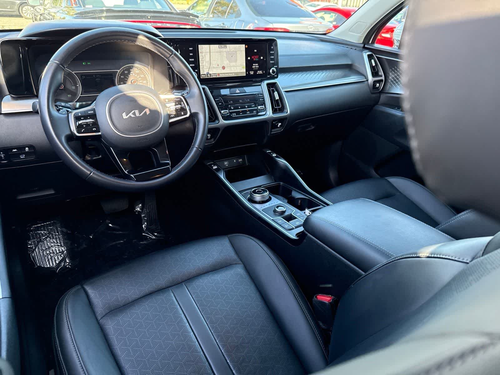 Used 2023 Snow White Pearl Kia EX image 24