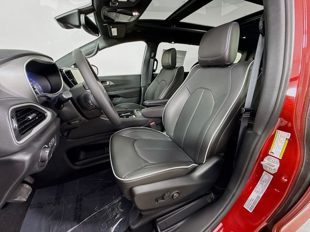 New 2027 Red Hot Pearl-Coat Exterior Paint Chrysler Limited image 21