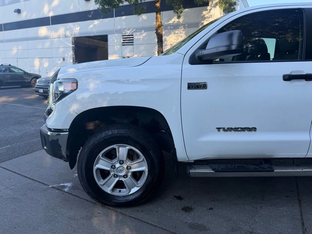 Used 2018 Super White Toyota SR5 image 7