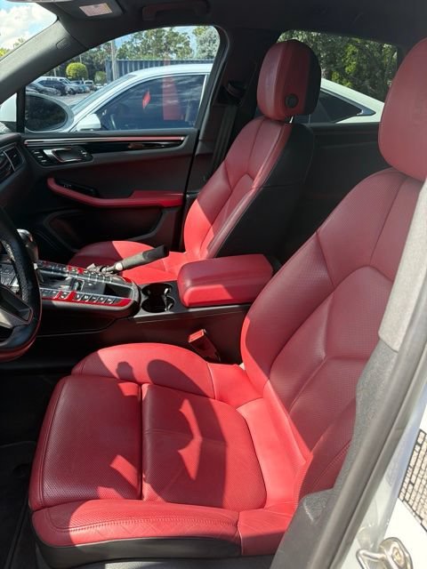 Used 2018  Porsche Base image 5