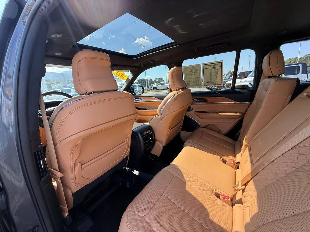 Used 2023 Gray Jeep Summit Reserve image 23