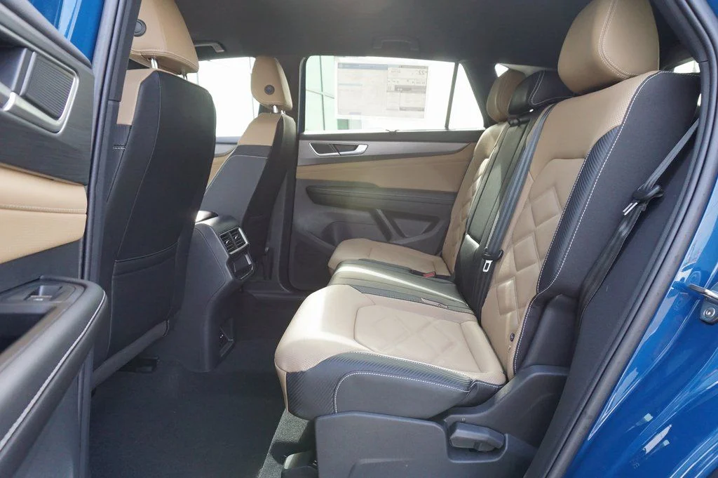 New 2026 Blue Volkswagen 2.0T SE w/Technology image 11