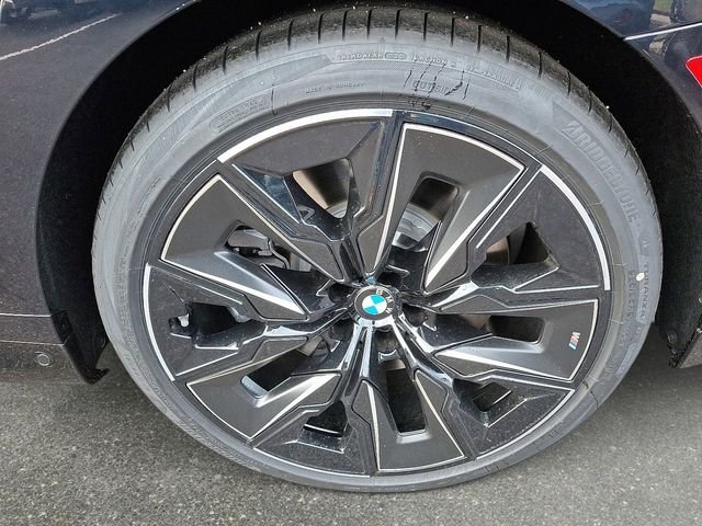 2026 BMW 7 Series 760i - Photo 8