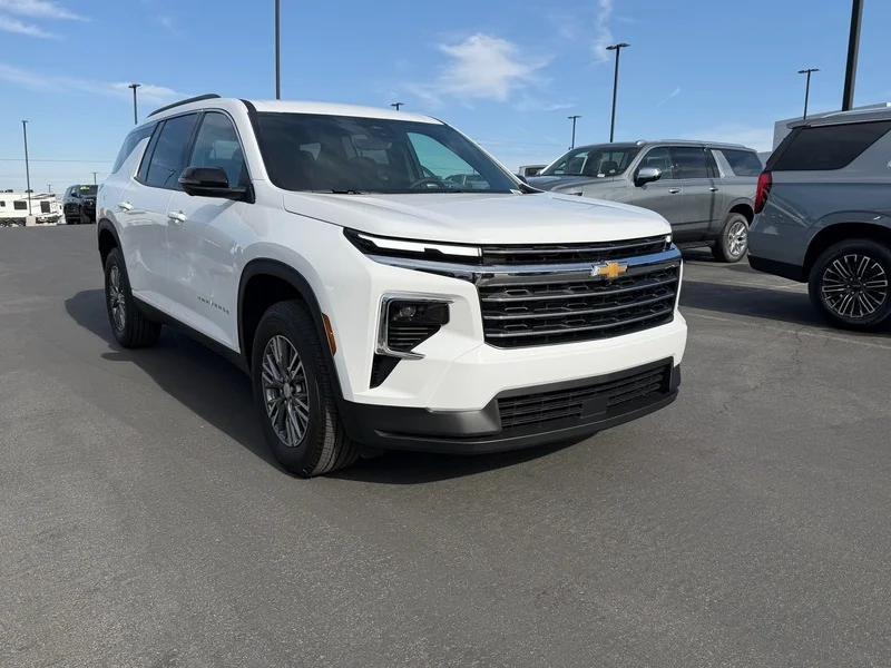 2026 Chevrolet Traverse FWD LT's photo