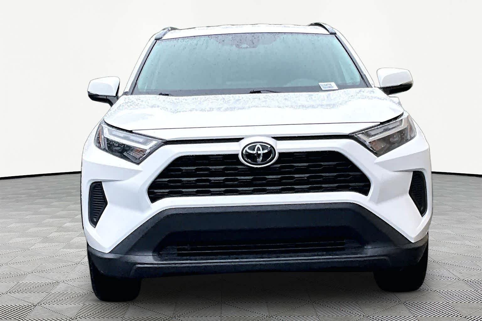 Used 2025 Ice Cap Toyota Hybrid XLE image 4
