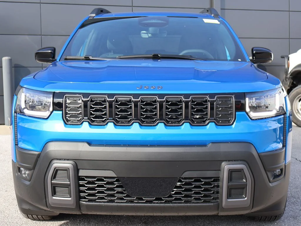 New 2026 Hydro Blue Pearl-Coat Exterior Paint Jeep Laredo image 6