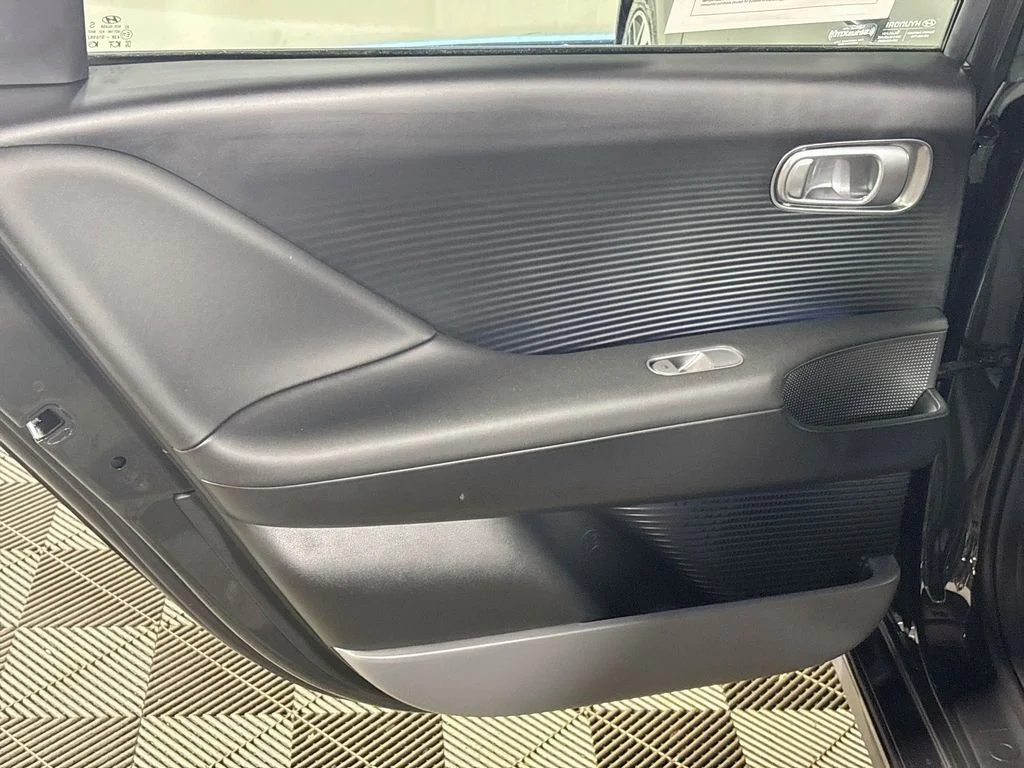 Used 2023 Green Hyundai SEL image 19