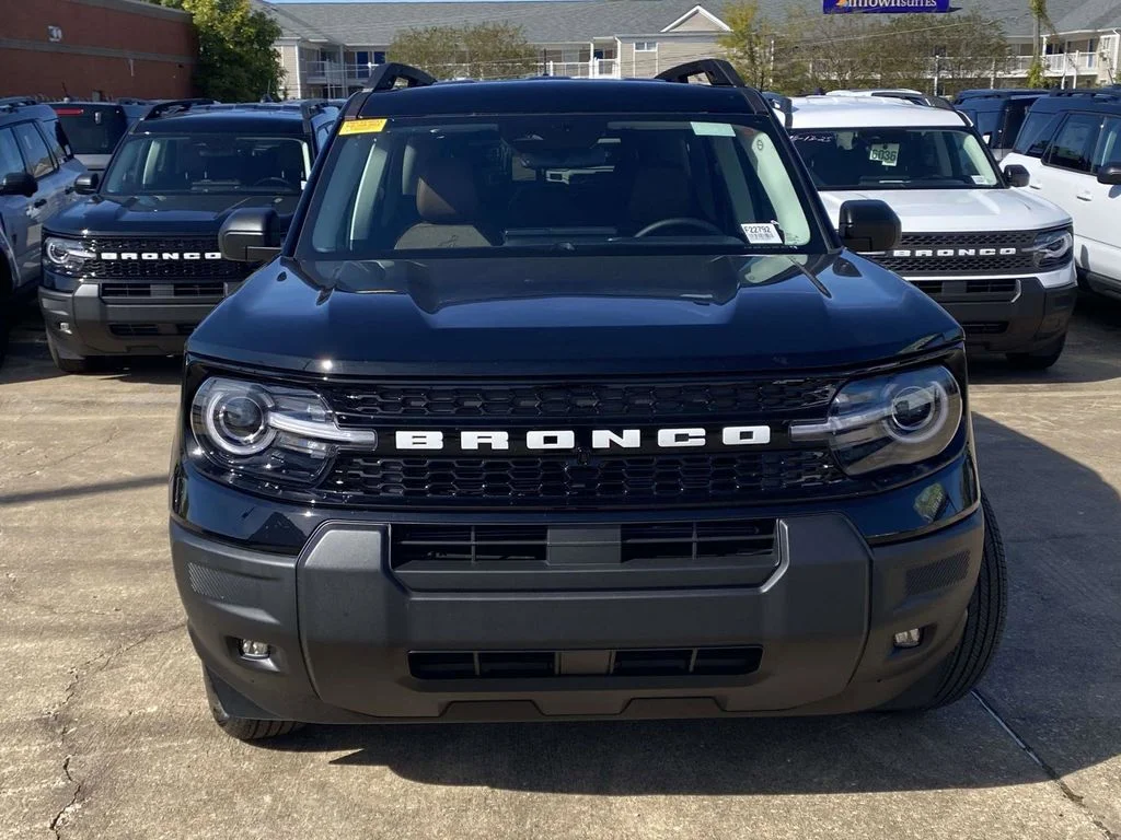 New 2025 Shadow Black Ford Outer Banks® image 9