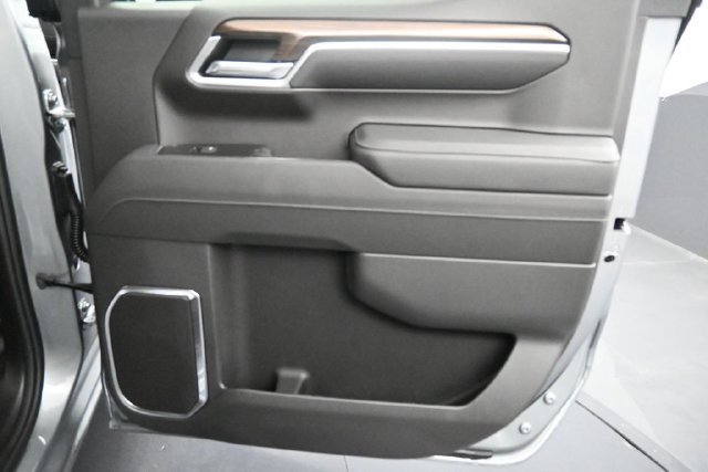 New 2026 Sterling Gray Metallic Chevrolet LT image 25