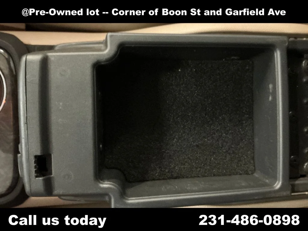 Used 2011  GMC Denali image 24