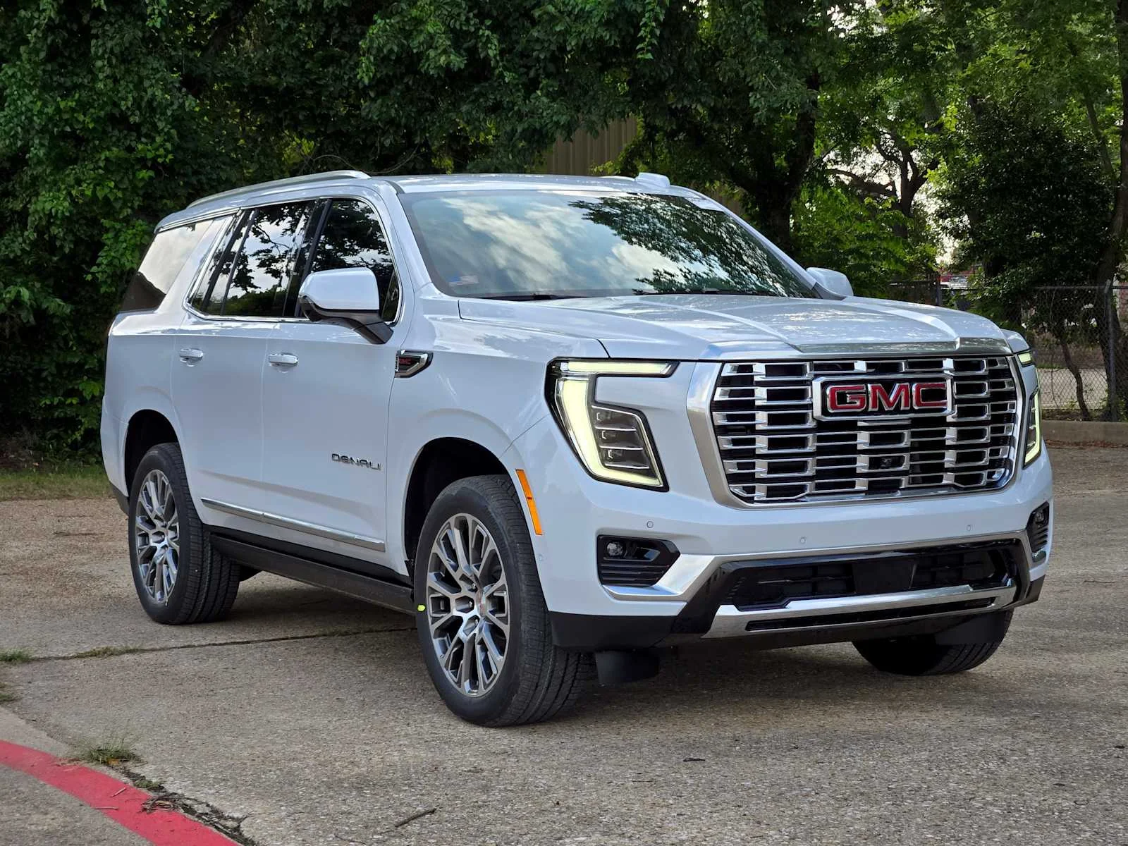 2026 GMC Yukon Denali - Photo 2