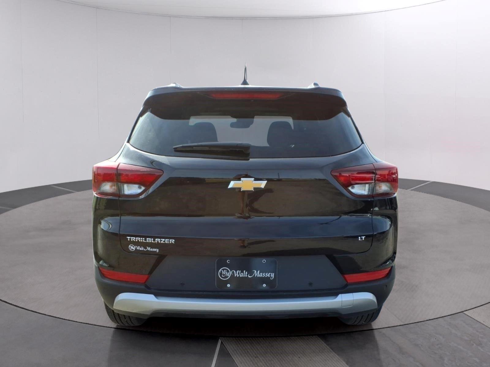 New 2026 Mosaic Black Metallic Chevrolet LT image 4