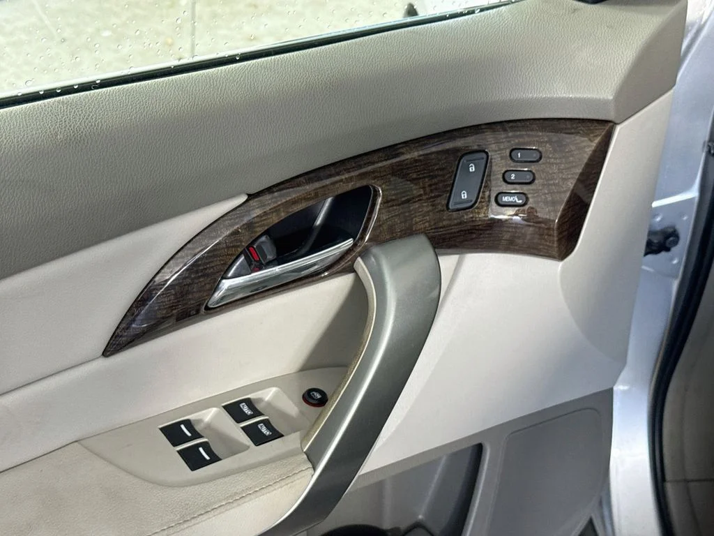Used 2011 Silver Acura Tech/Entertainment Pkg image 22