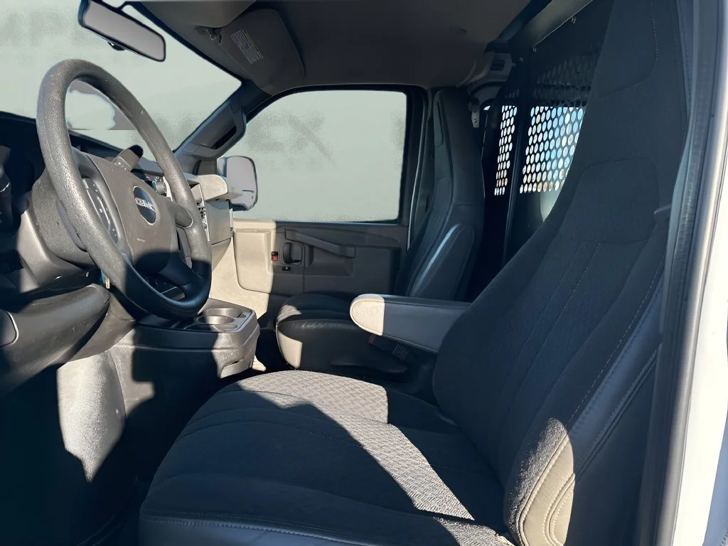 Used 2022 Summit White GMC Work Van image 9