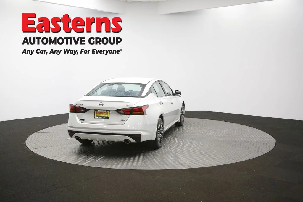 Used 2024 White Nissan 2.5 SV image 39