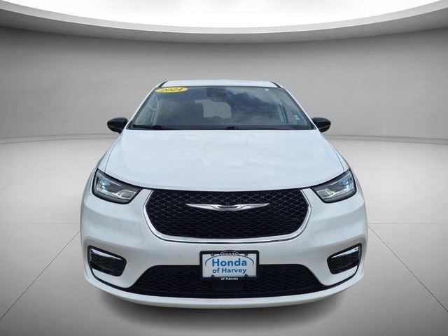 Used 2024 Bright White Clearcoat Chrysler Touring L image 8