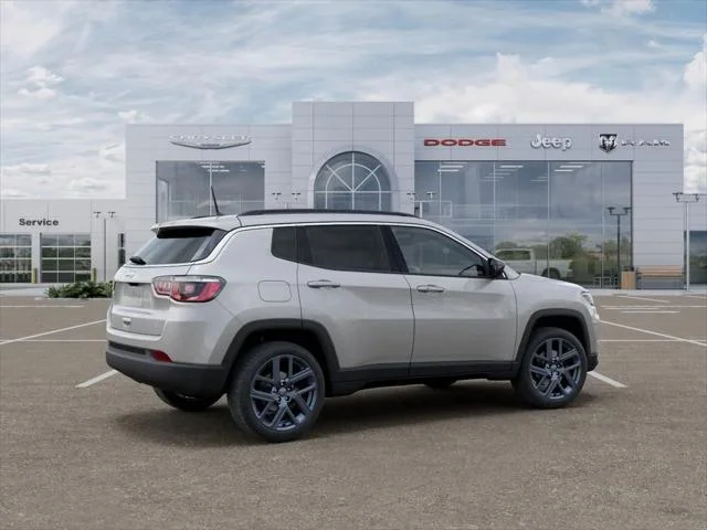 New 2026 Silver Zynith Metallic Clear-Coat Exterior Paint Jeep 85th Anniversary image 4