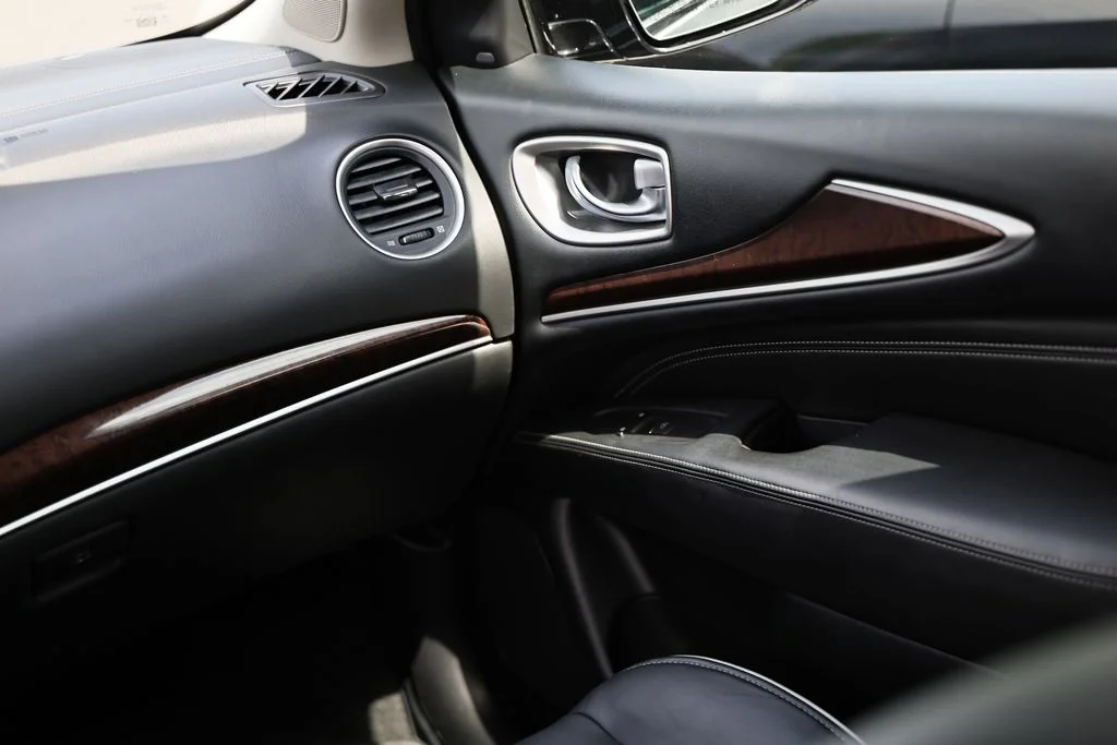 Used 2019 Graphite Shadow INFINITI LUXE image 30