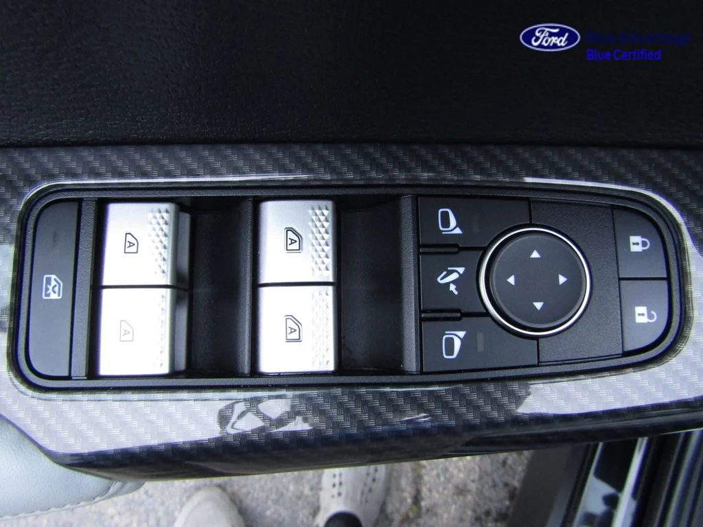 Certified Used 2024 Labrador Black Pearl Mitsubishi SEL image 25