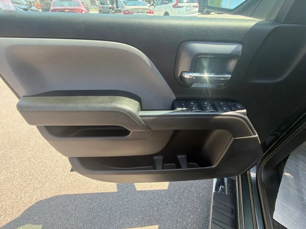 Used 2018 GRAPHITE METALLIC Chevrolet LS image 19