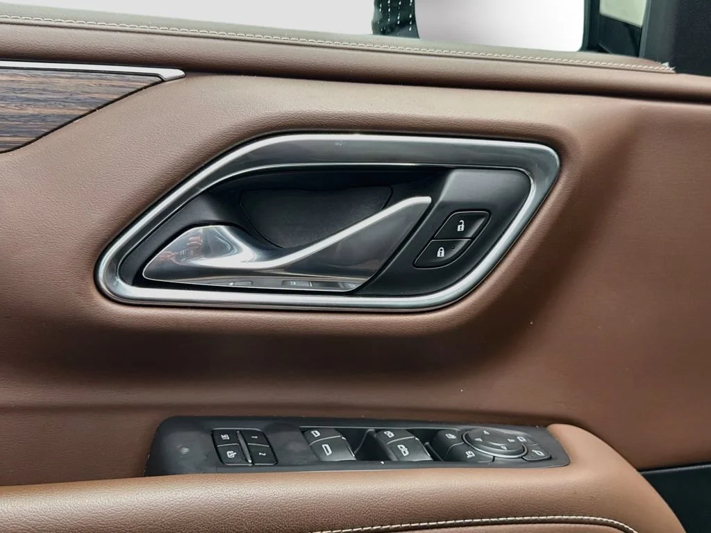 Used 2021 EMPIRE BEIGE METALLIC Chevrolet High Country image 18