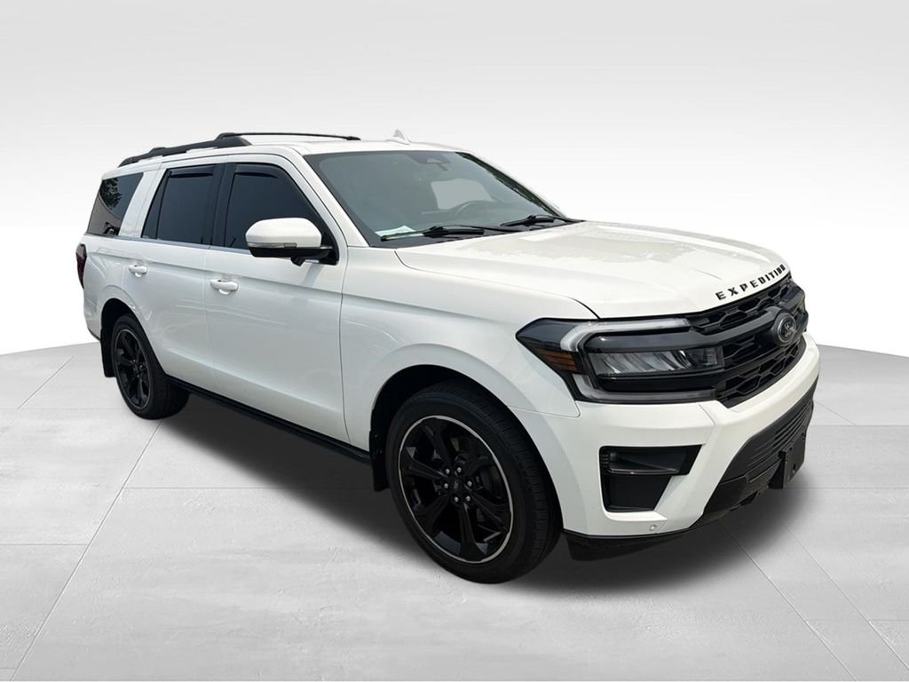 Used 2022 White Ford Limited image 8