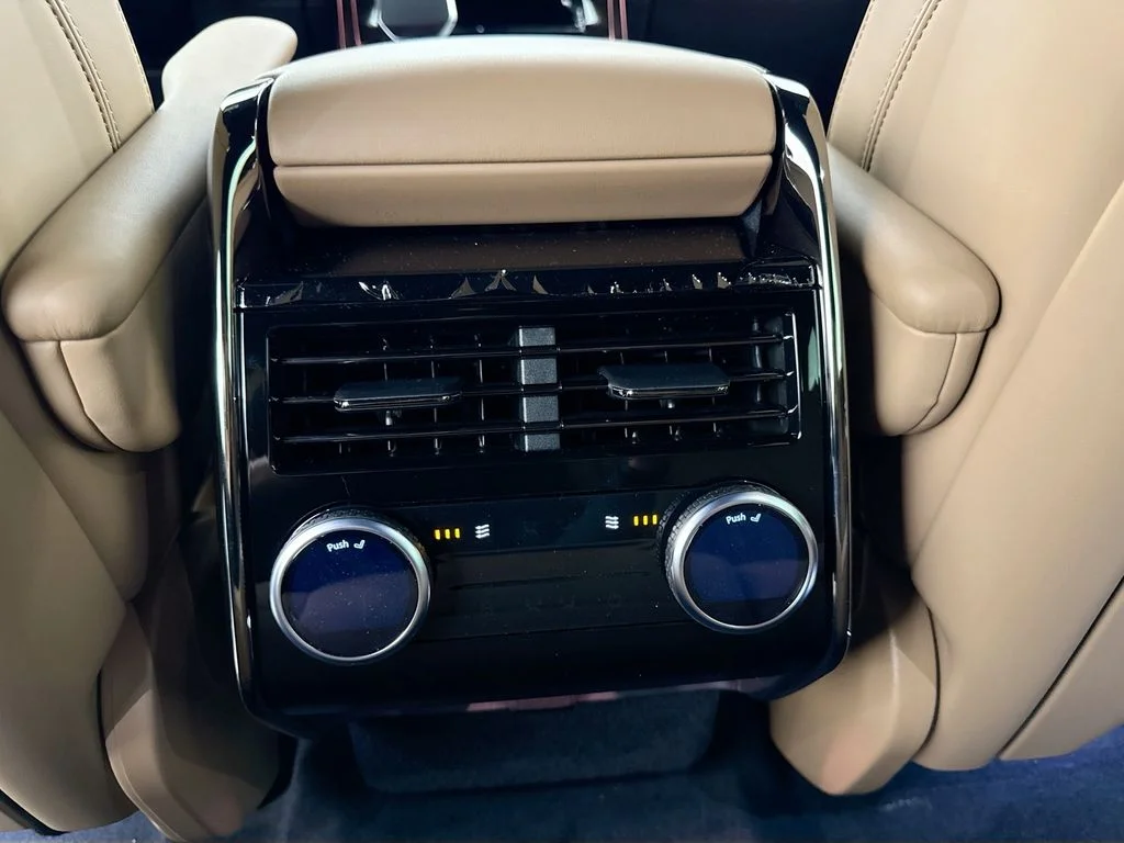 New 2026 Carpathian Grey Land Rover SE image 27