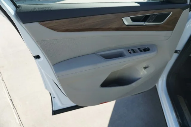 2026 Volkswagen Atlas SE w/Tech - Photo 14