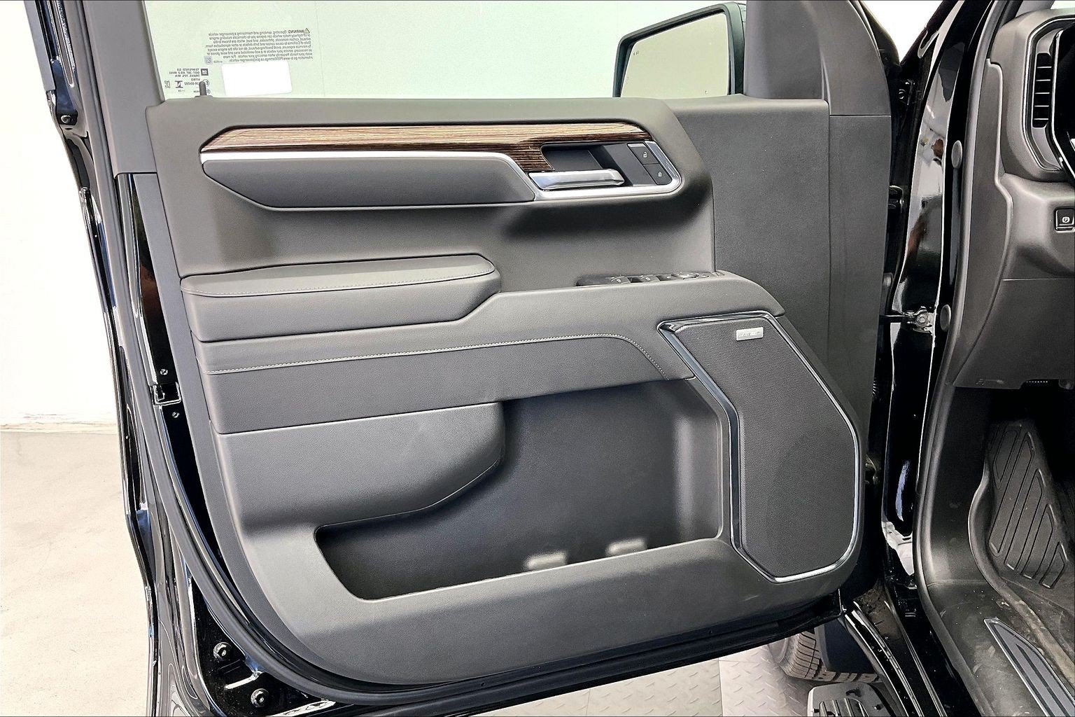 New 2026 Onyx Black GMC Elevation image 12