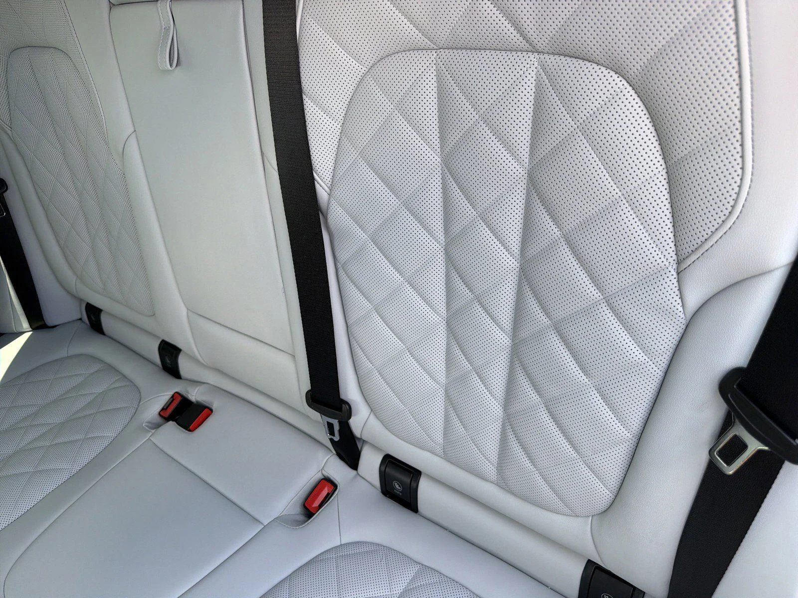 New 2026 Dravit Grey Metallic BMW sDrive40i image 22