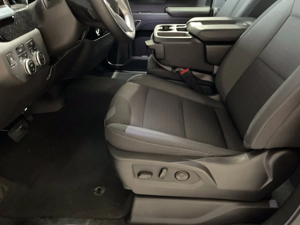 Used 2024 Silver GMC Elevation image 21