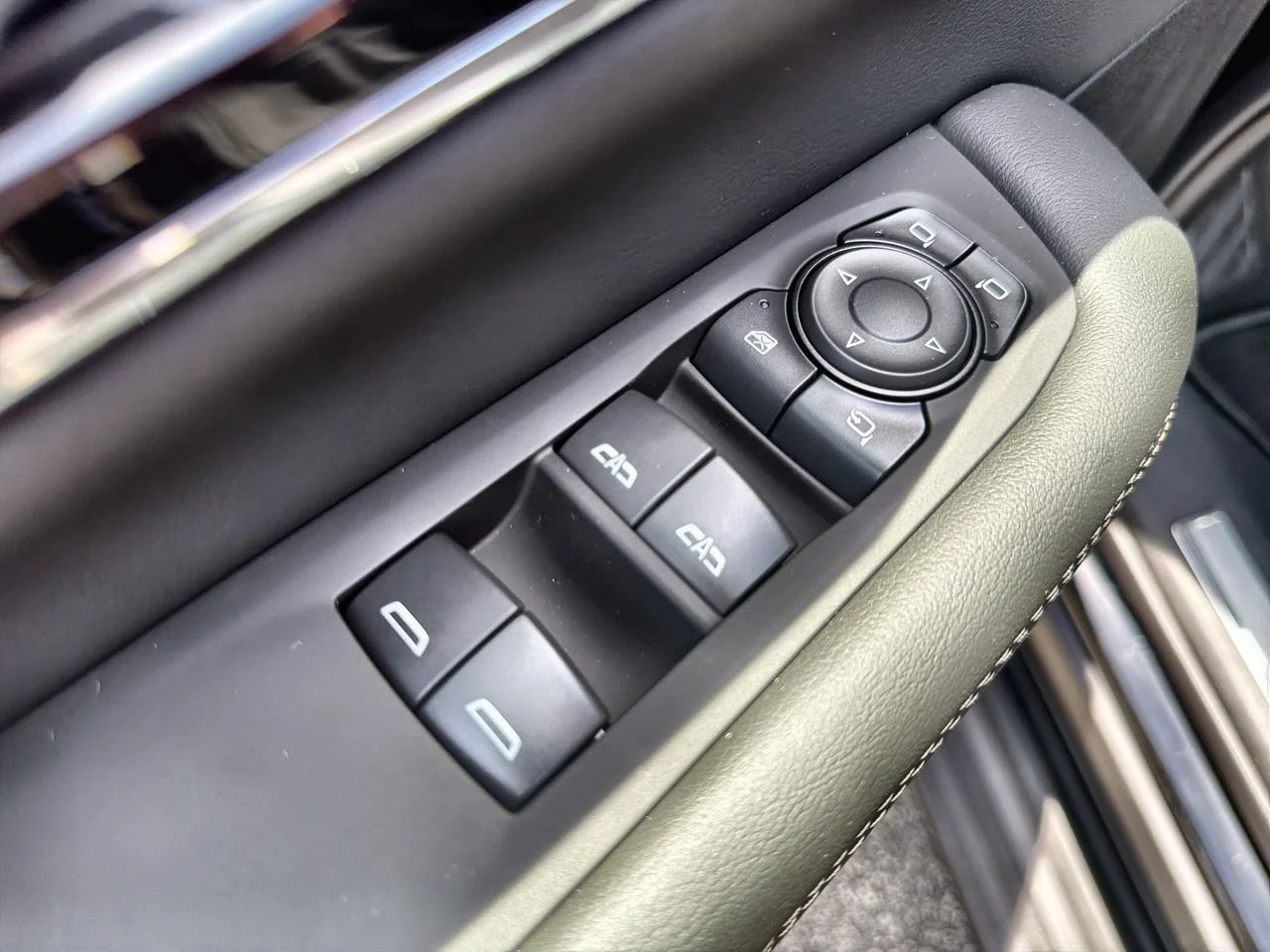 New 2026 Onyx Black GMC Elevation image 19
