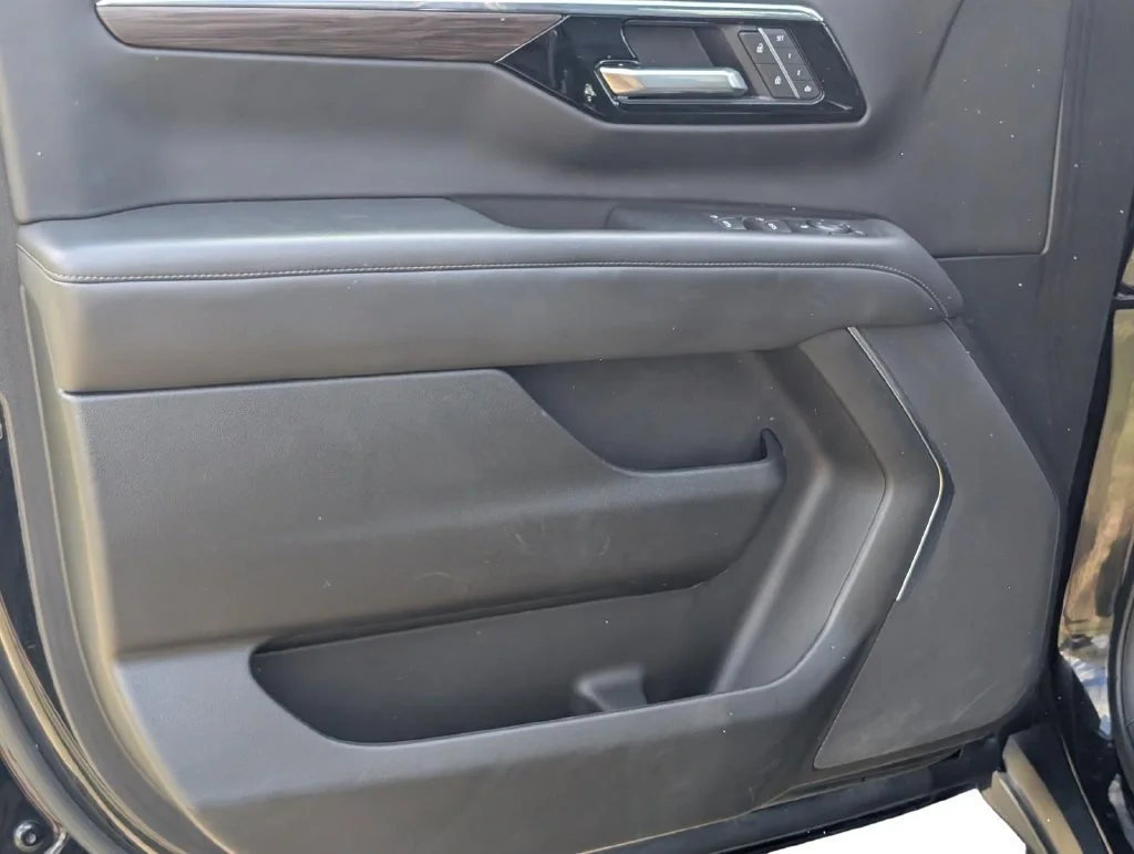 Used 2025 Black Chevrolet Z71 image 10