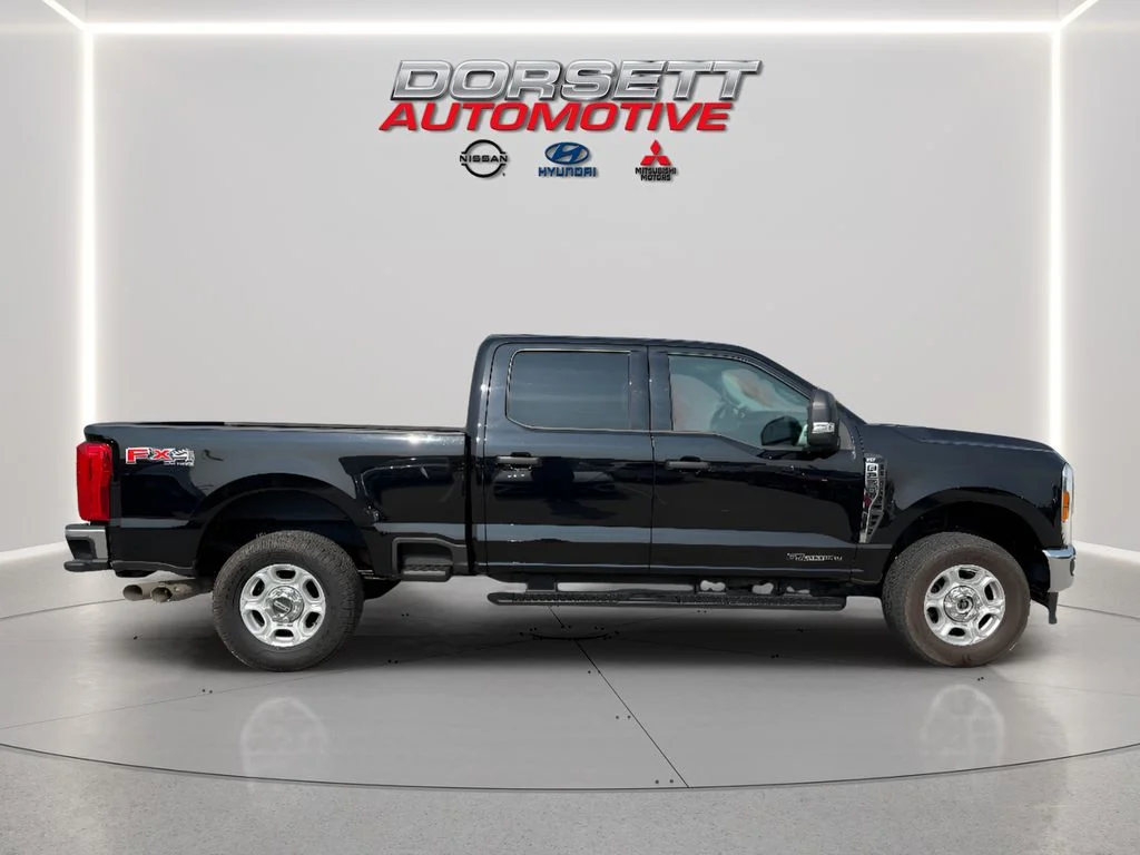 Used 2025 Agate Black Metallic Ford XLT image 5