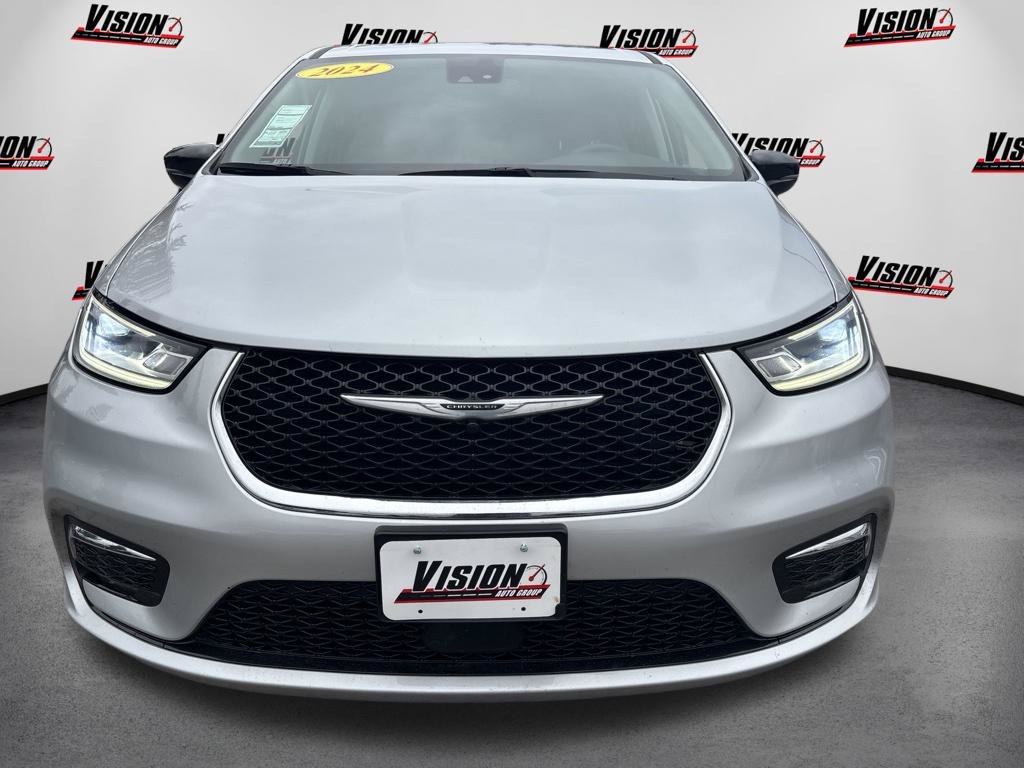 Used 2024 Silver Chrysler Touring L image 2