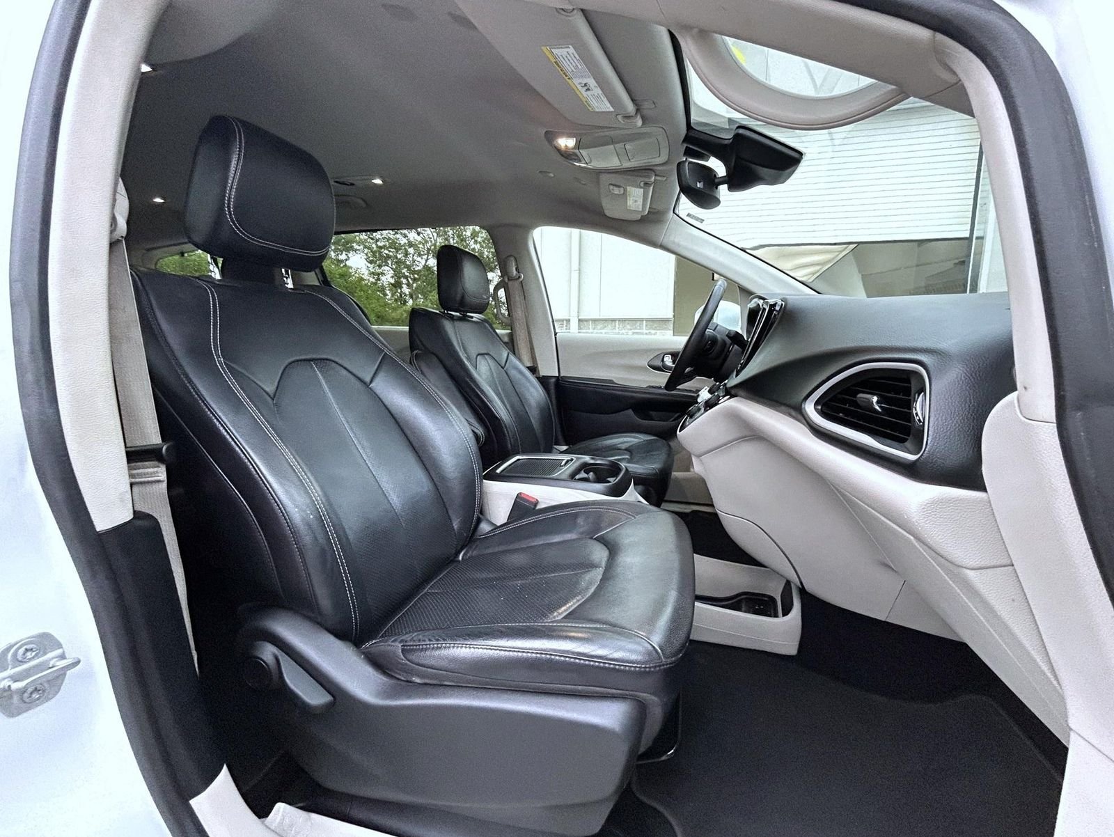 Used 2022 White Chrysler Touring L image 15