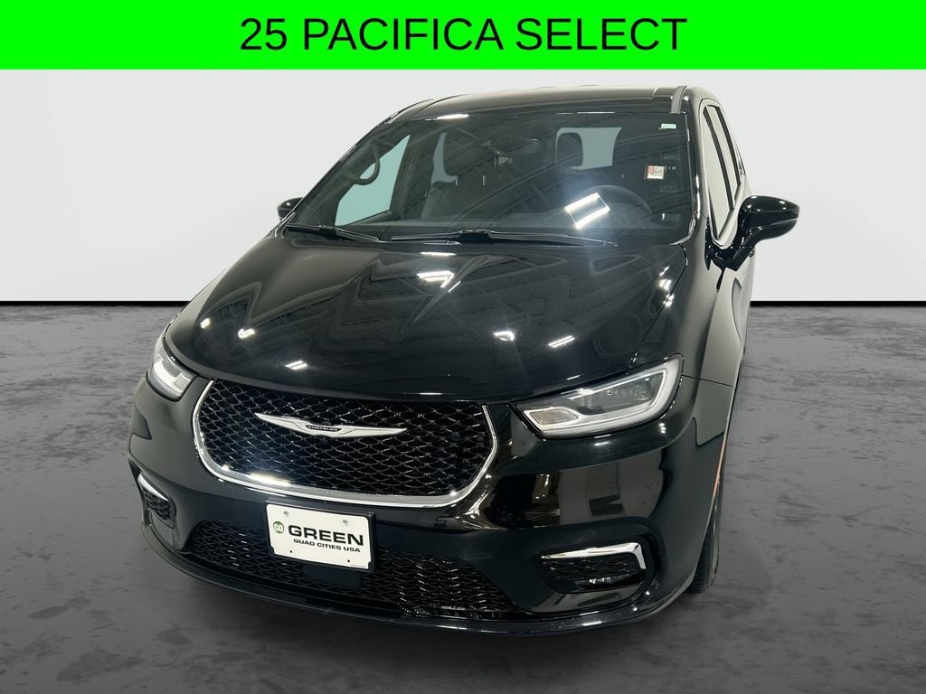 2025 Chrysler Pacifica Select's photo