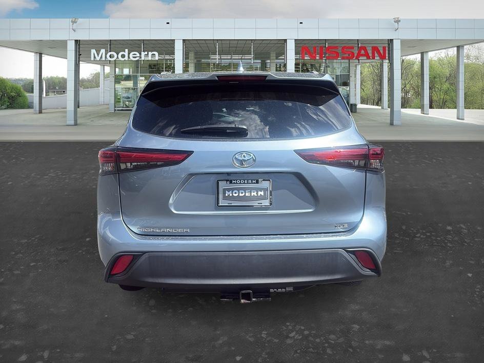 Used 2023 Moon Dust Toyota XLE image 37