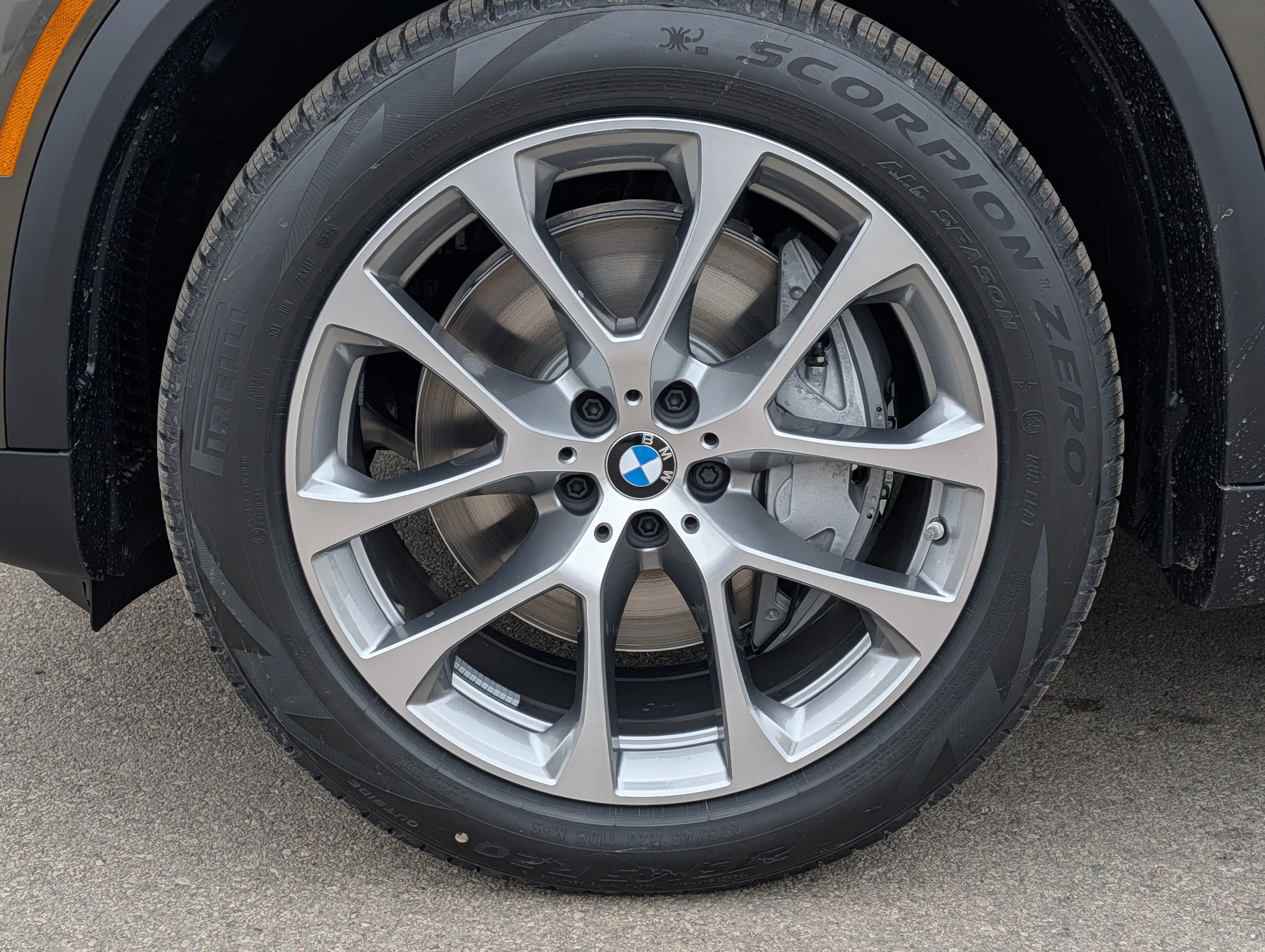 New 2026 Manhattan Green Metallic BMW xDrive50e image 4