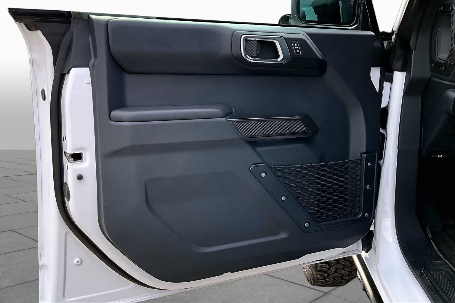 Used 2025 Oxford White Clearcoat Ford Badlands image 22