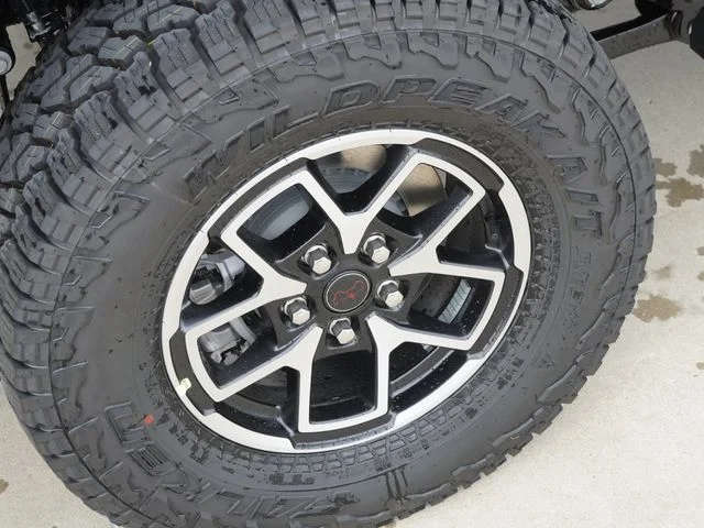 New 2026 Granite Crystal Metallic Clear-Coat Exterior Paint Jeep Rubicon image 11