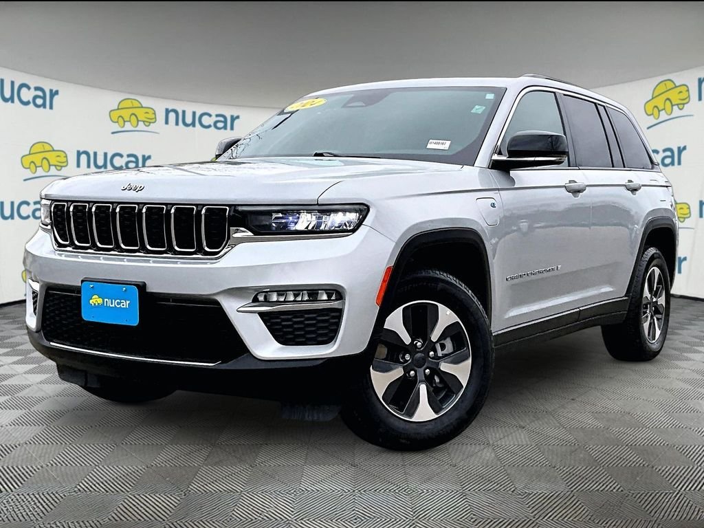 Used 2024 Silver Jeep 4xe image 3